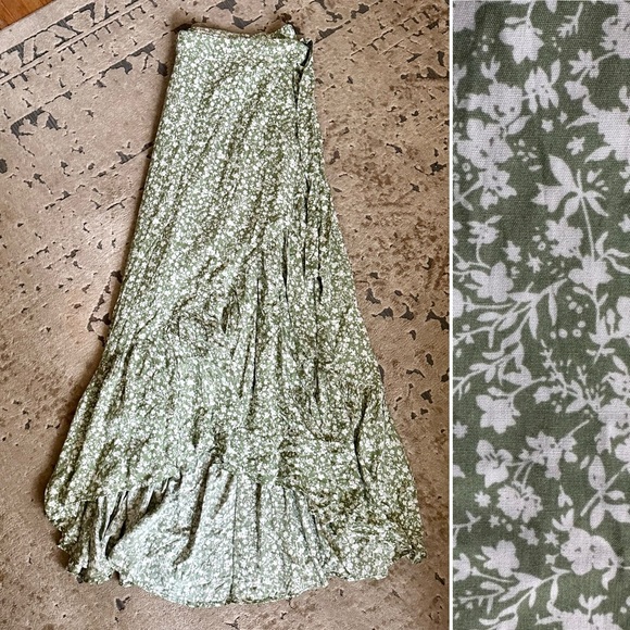 Fashion on Earth Skirts Fashion On Earth Floral Sage Green White